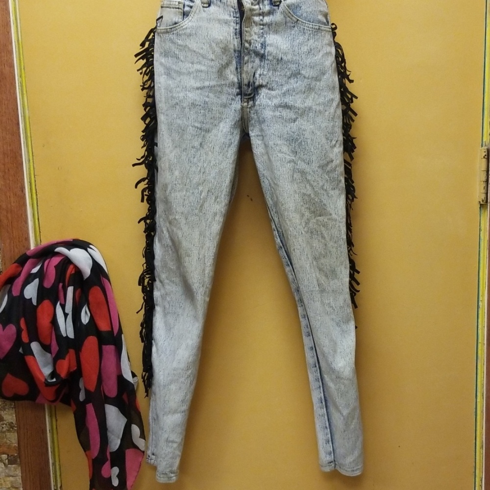 Jeans with fringes on each side - Picture 2 of 7